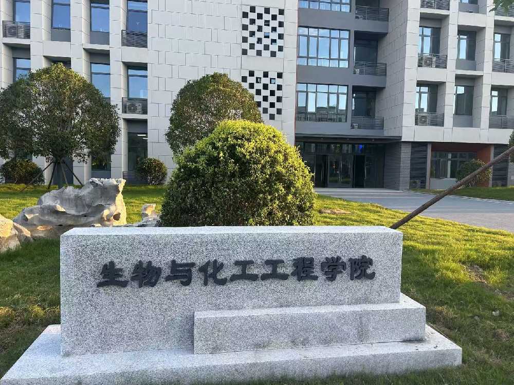 大理市扬州职业大学体育场高杆灯项目